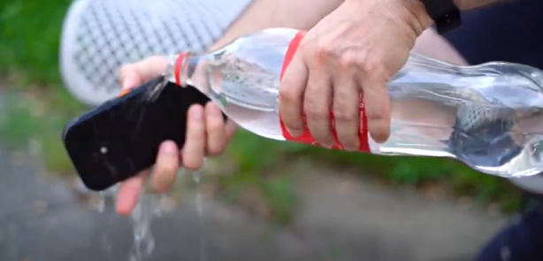 Foto - İşte dünyanın ilk antibakteriyel telefonu!