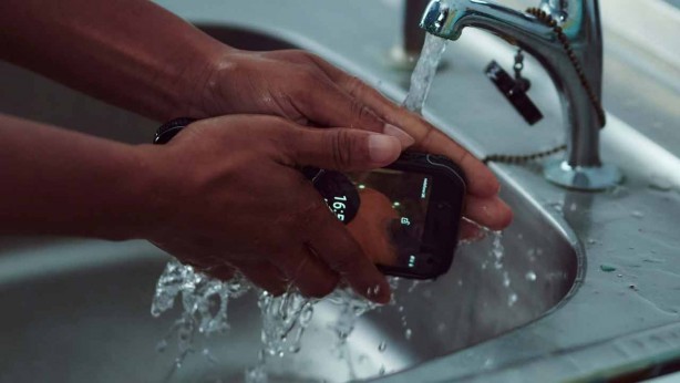 Foto - İşte dünyanın ilk antibakteriyel telefonu!