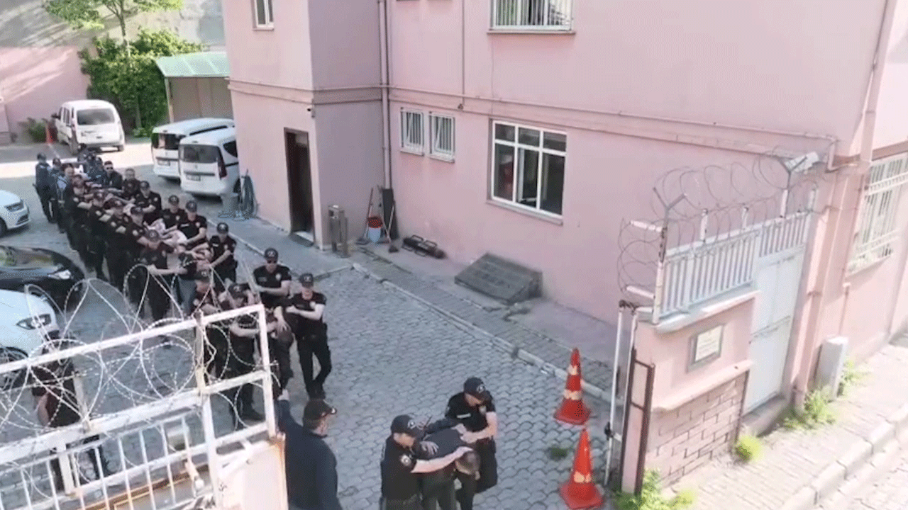 Foto - İşte ele geçirilenler! Fuhuş yuvalarına baskın