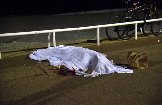 Foto - İşte Fransız basınının sakladığı Nice saldırısının dehşet görüntüleri