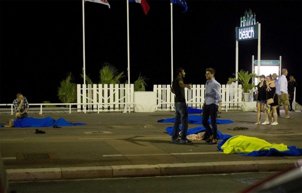 Foto - İşte Fransız basınının sakladığı Nice saldırısının dehşet görüntüleri