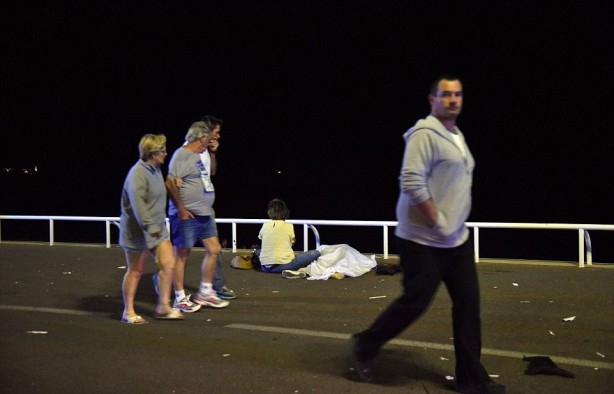 Foto - İşte Fransız basınının sakladığı Nice saldırısının dehşet görüntüleri