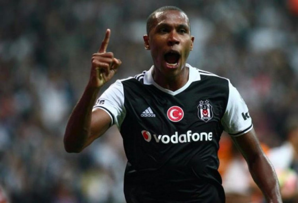 Foto - Futbol camiasında biten transferler