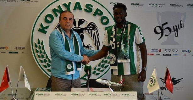 Foto - Futbol camiasında biten transferler