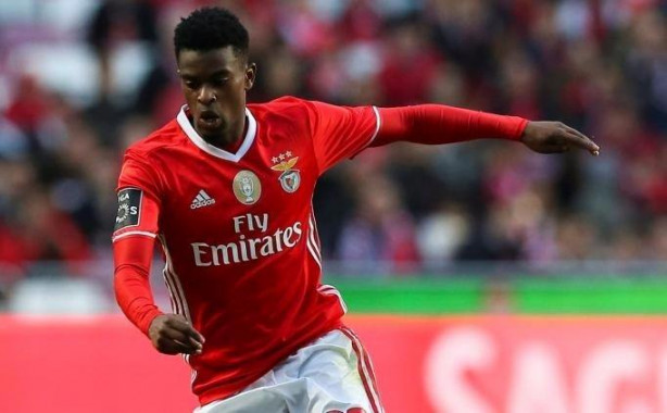 Foto - Futbol camiasında biten transferler