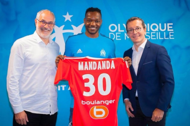 Foto - Futbol camiasında biten transferler