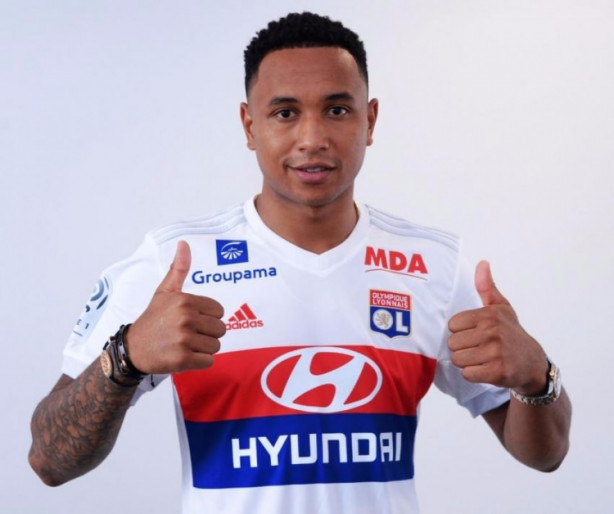 Foto - Futbol camiasında biten transferler