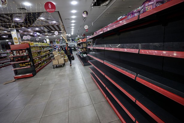 Foto - İşte Gazze'deki gıda sıkıntısının temel örneği! Raflar bomboş!