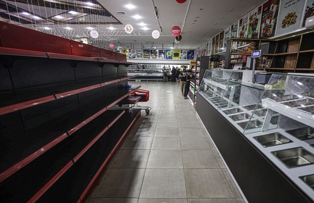 Foto - İşte Gazze'deki gıda sıkıntısının temel örneği! Raflar bomboş!