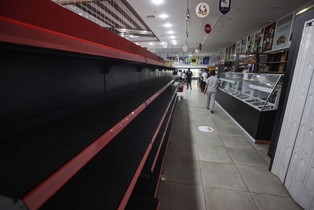 Foto - İşte Gazze'deki gıda sıkıntısının temel örneği! Raflar bomboş!