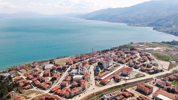 Foto - İşte göl manzaralı TOKİ konutları! Sosyeteye değil depremzedeye