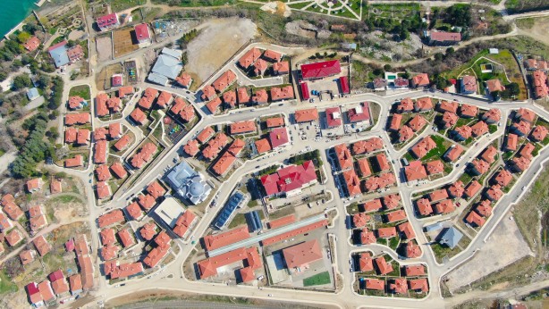 Foto - İşte göl manzaralı TOKİ konutları! Sosyeteye değil depremzedeye