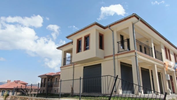 Foto - İşte göl manzaralı TOKİ konutları! Sosyeteye değil depremzedeye