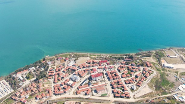 Foto - İşte göl manzaralı TOKİ konutları! Sosyeteye değil depremzedeye