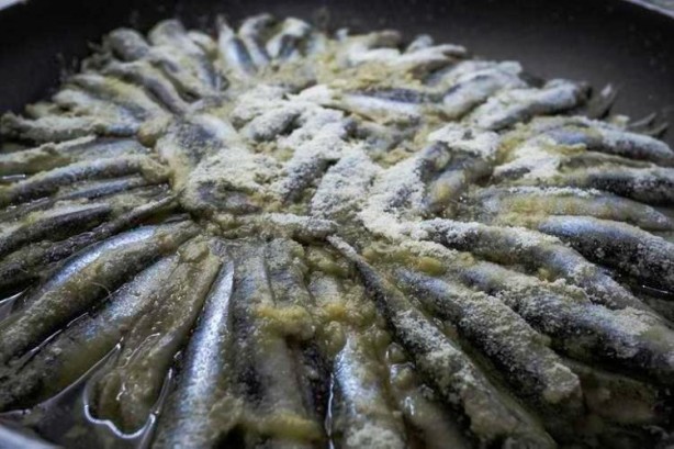 Foto - İşte hamsi pişirmenin püf yöntemi!