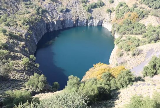 Foto - İşte insan eliyle açılmış en büyük çukur: Tam 240 metre!