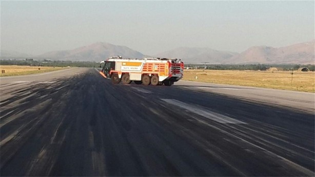Foto - İşte iş makineleriyle kalkışı engellenen F-4'ler
