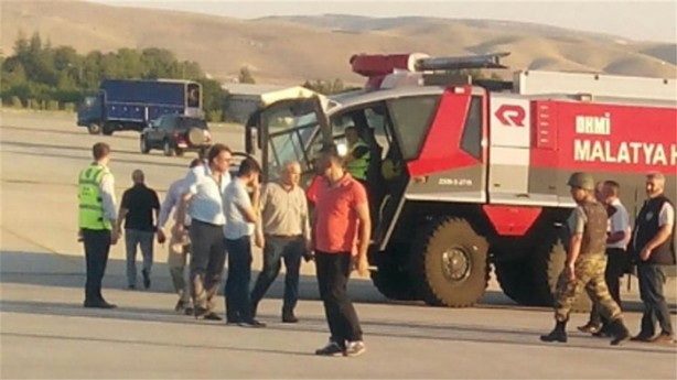 Foto - İşte iş makineleriyle kalkışı engellenen F-4'ler