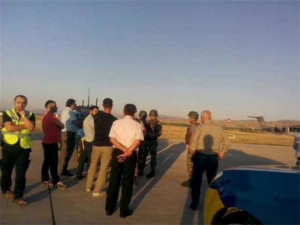 Foto - İşte iş makineleriyle kalkışı engellenen F-4'ler