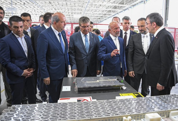 Foto - İşte Kuzey Kıbrıs'ın yerli otomobili! Direksiyonda Cevdet Yılmaz var