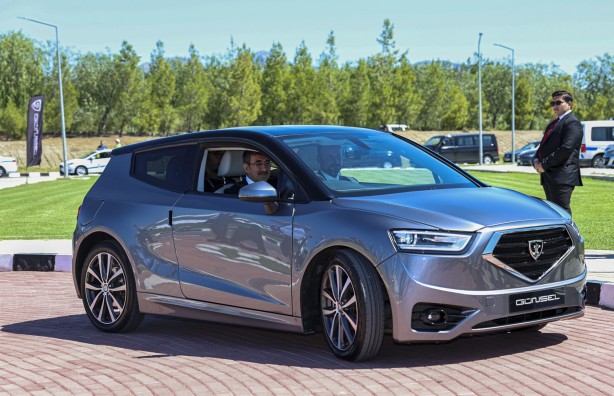 Foto - İşte Kuzey Kıbrıs'ın yerli otomobili! Direksiyonda Cevdet Yılmaz var