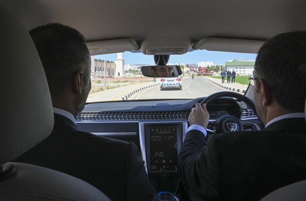 Foto - İşte Kuzey Kıbrıs'ın yerli otomobili! Direksiyonda Cevdet Yılmaz var