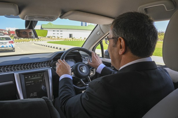 Foto - İşte Kuzey Kıbrıs'ın yerli otomobili! Direksiyonda Cevdet Yılmaz var