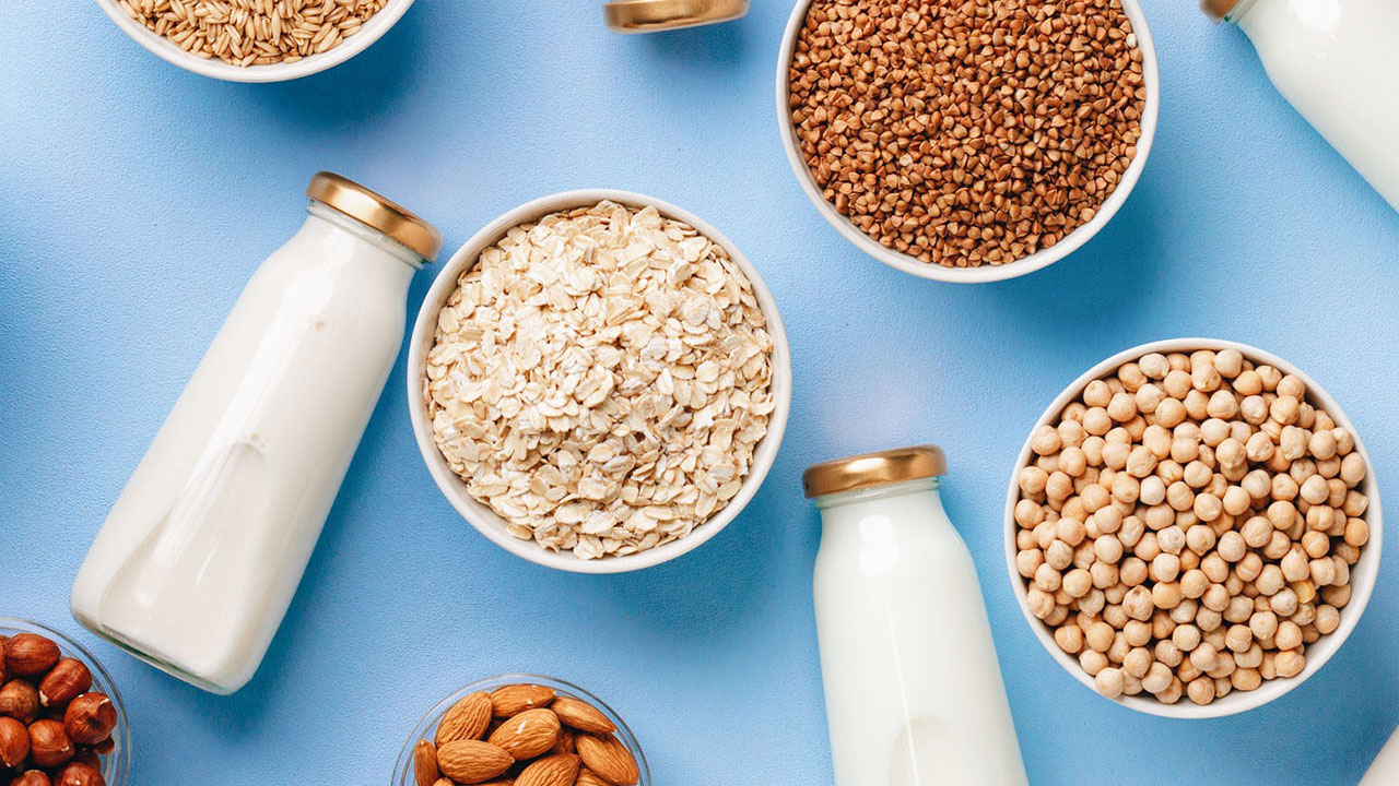 İşte merak edilen o cevap! Bitkisel sütler gerçekten daha sağlıklı mı? 