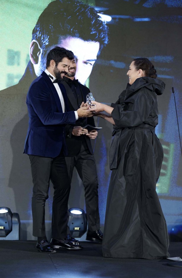 Foto - İşte o ödül töreninde çok konuşulan fotoğraf! Icardi, Teoman, Burak Özçivit... Icardi’nin eşinden bomba itiraf geldi: İstanbul’a taşınmaya ben ikna ettim!