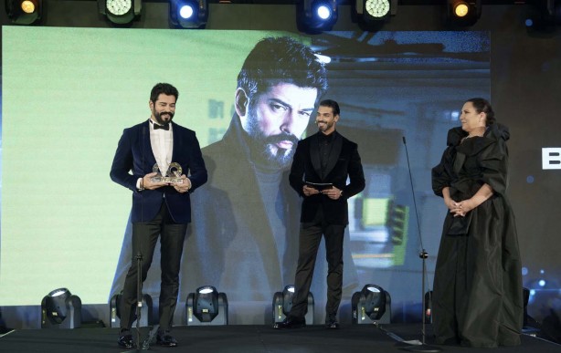 Foto - İşte o ödül töreninde çok konuşulan fotoğraf! Icardi, Teoman, Burak Özçivit... Icardi’nin eşinden bomba itiraf geldi: İstanbul’a taşınmaya ben ikna ettim!