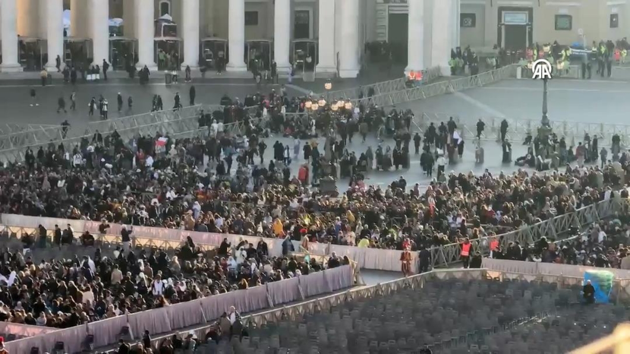 Foto - İşte Papa’nın cenaze töreninden ilk görüntüler! Tabutu kapandı, o detay dikkat çekti