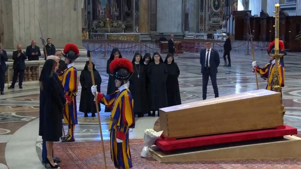 Foto - İşte Papa’nın cenaze töreninden ilk görüntüler! Tabutu kapandı, o detay dikkat çekti