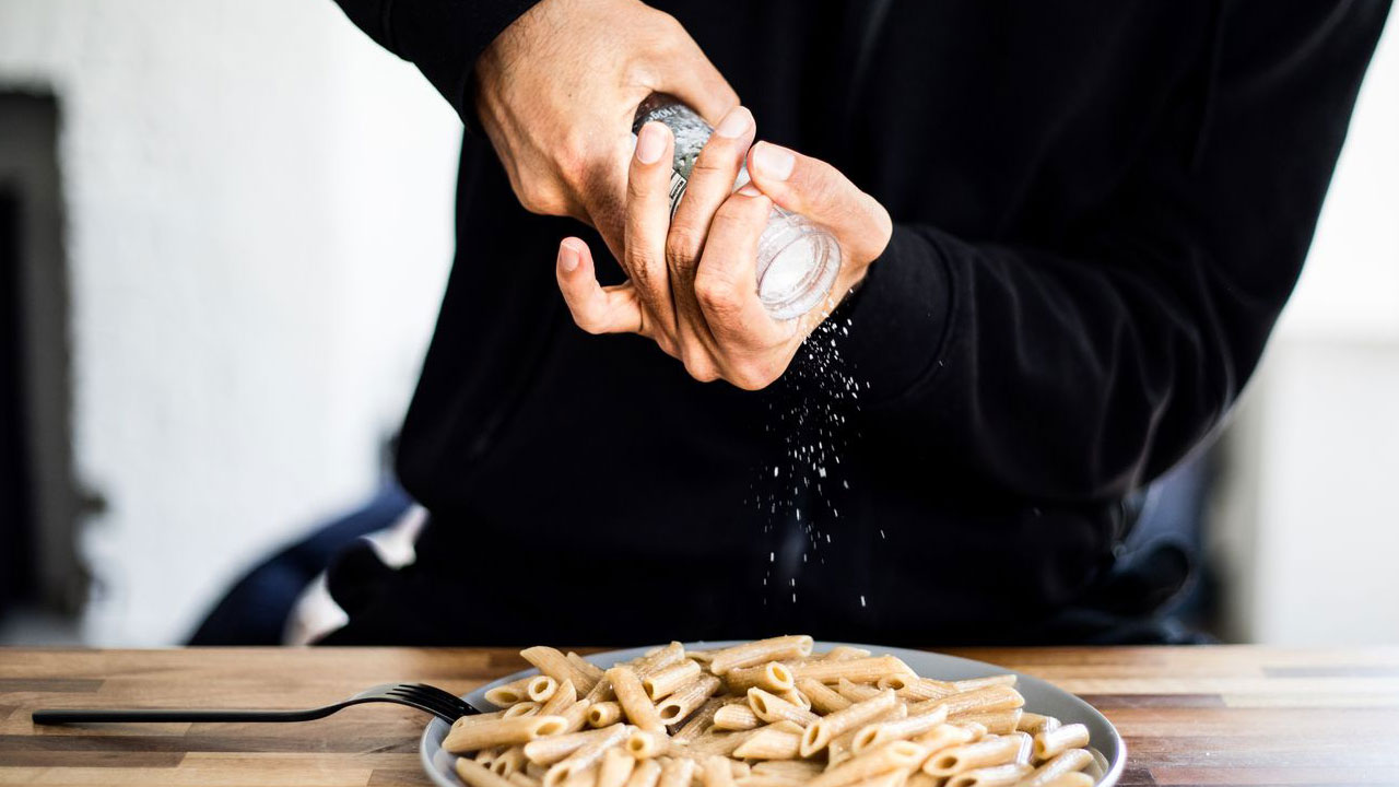 Foto - İşte pratik çözümler! Oruçluyken yemeğin tuzunu nasıl ayarlarsınız? 