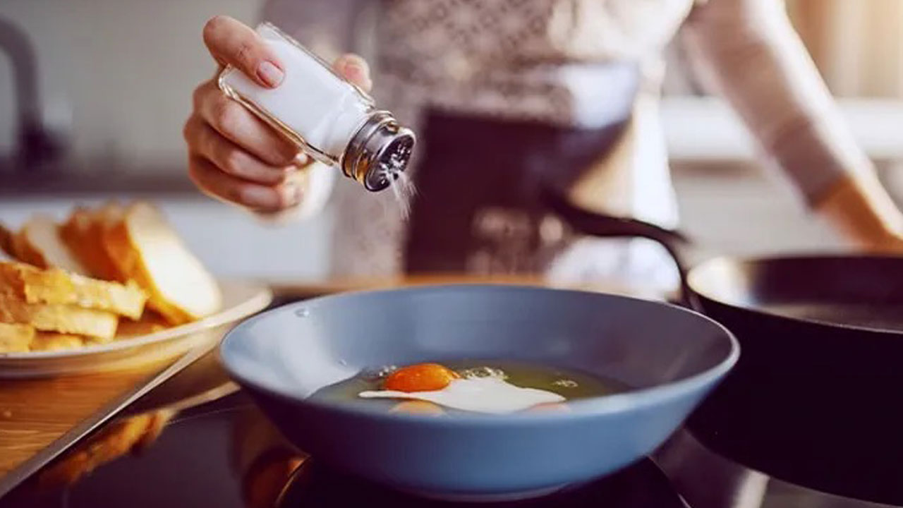 Foto - İşte pratik çözümler! Oruçluyken yemeğin tuzunu nasıl ayarlarsınız? 