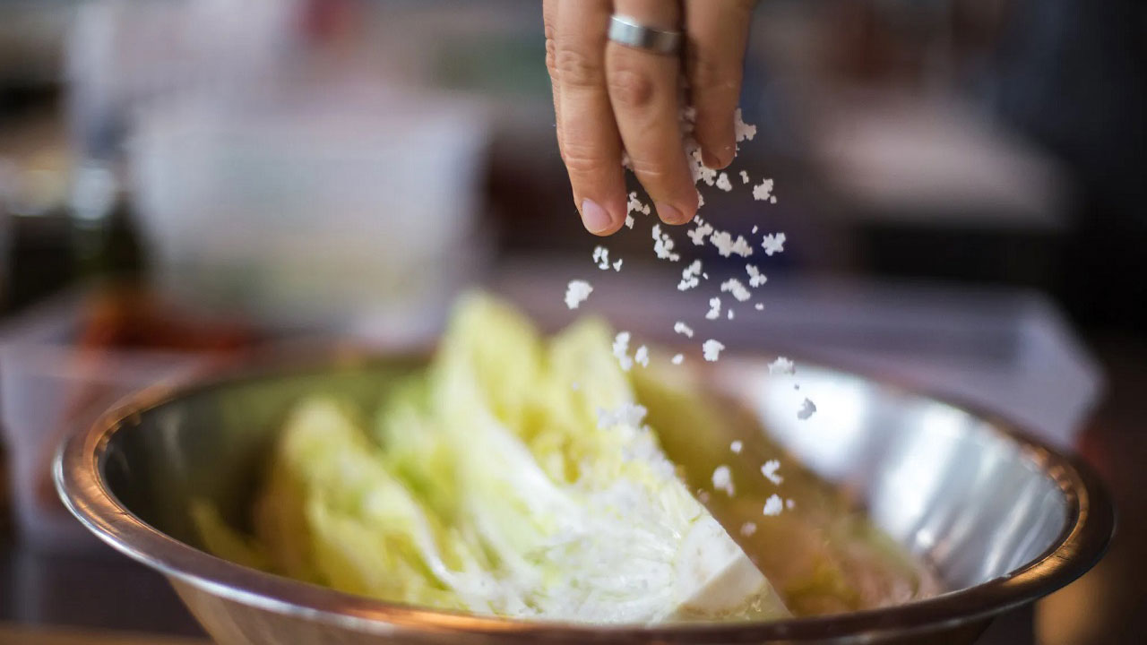 Foto - İşte pratik çözümler! Oruçluyken yemeğin tuzunu nasıl ayarlarsınız? 