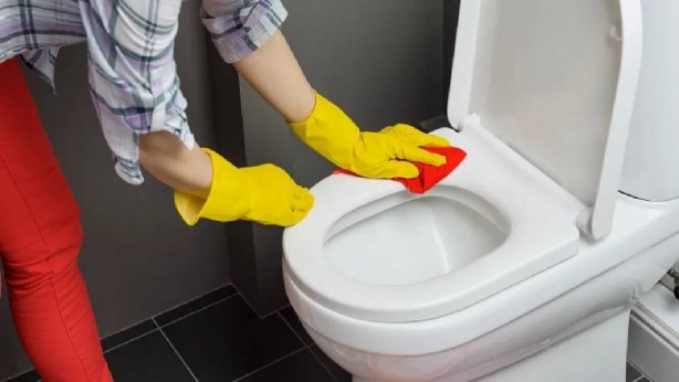 Foto - İşte sararmış klozetleri kar beyazına çeviren yöntem! Sadece bu iki malzemeye ihtiyacınız var! Anında kökünü kazıyor