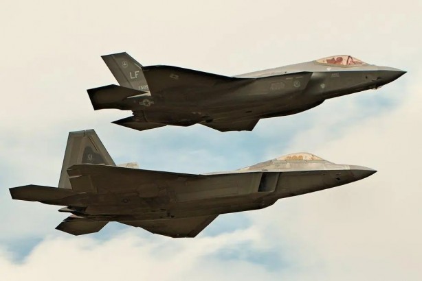 Foto - İşte şimdi belalarını buldular! Türkiye'ye vermedikleri savaş uçağının bilgileri çalındı