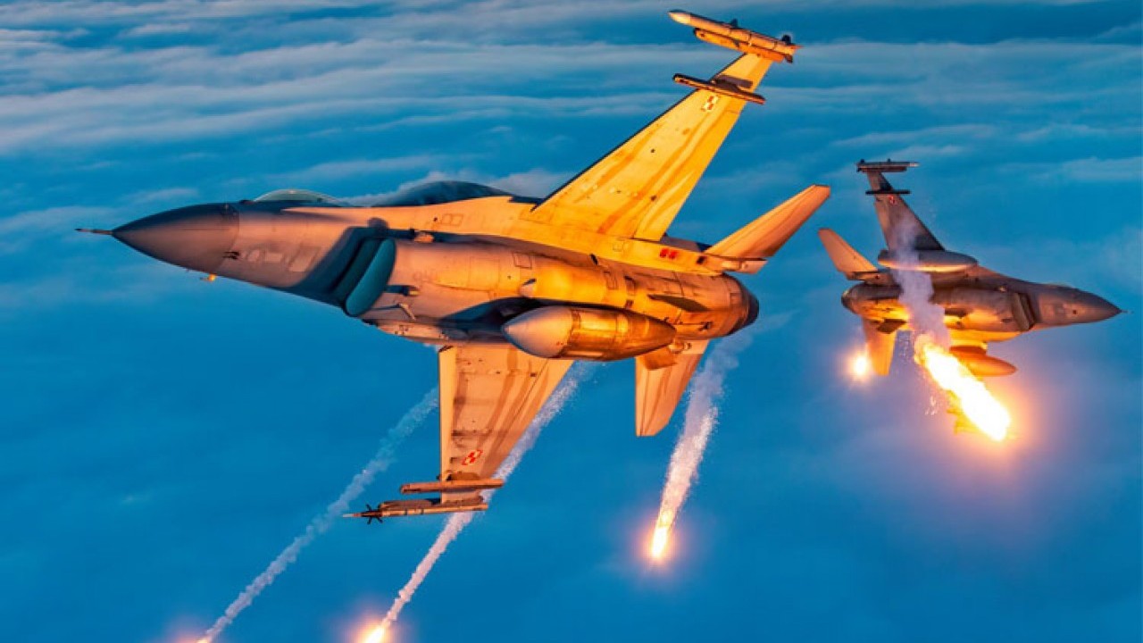 İşte şimdi dengeler değişecek: Türkiye işgal edilmek istenen ülkeye savaş uçaklarını ve helikopterlerini yolladı