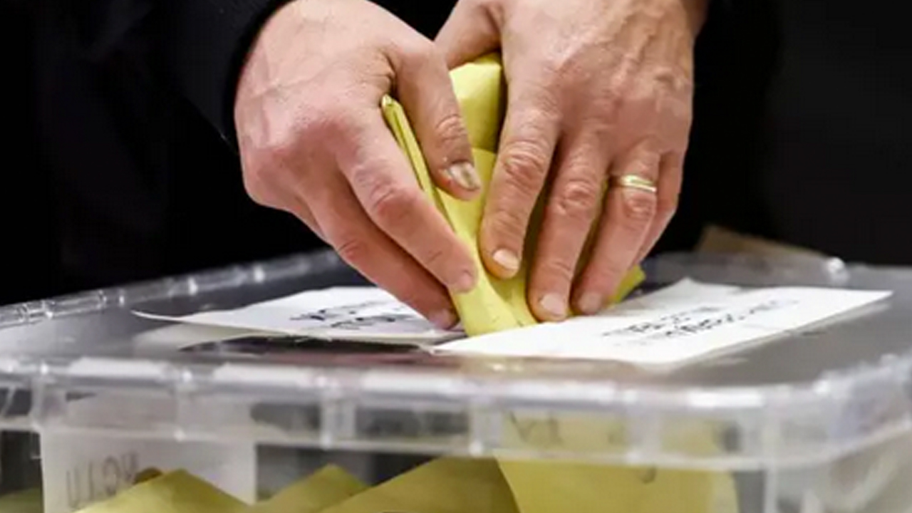 İşte son anket sonuçları: Özgür Bey’i şaşırtacaktır kesin: Optimar Araştırma sordu: Bu pazar seçim olsa hangi partiye oy verirsiniz?