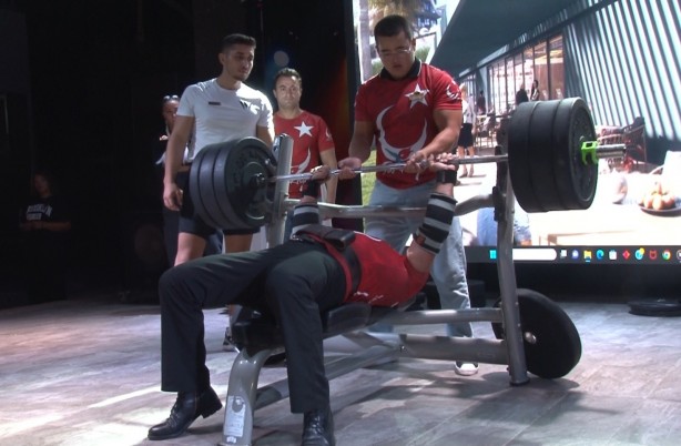 Foto - İşte şov denemesinin sonucu! İngiliz asker Seyit Onbaşı'ya özendi