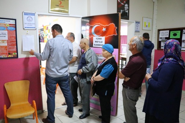 Foto - İşte tarihi seçimden ilk kareler