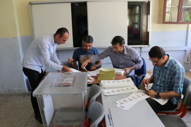 Foto - İşte tarihi seçimden ilk kareler