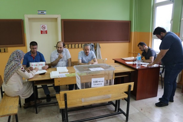 Foto - İşte tarihi seçimden ilk kareler