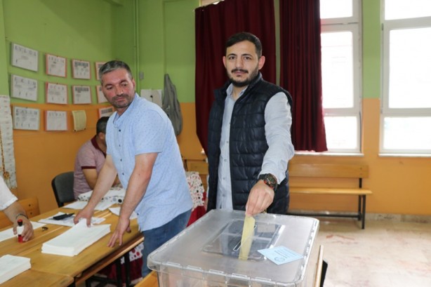 Foto - İşte tarihi seçimden ilk kareler