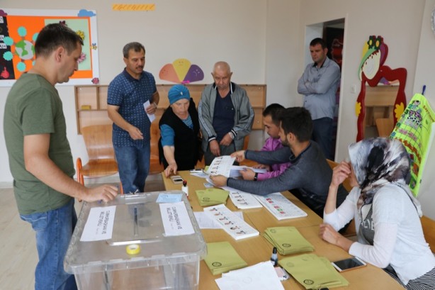Foto - İşte tarihi seçimden ilk kareler