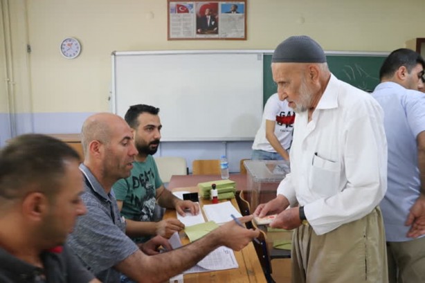 Foto - İşte tarihi seçimden ilk kareler