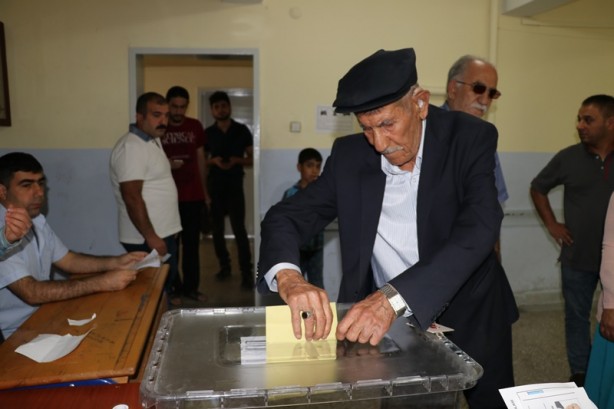 Foto - İşte tarihi seçimden ilk kareler