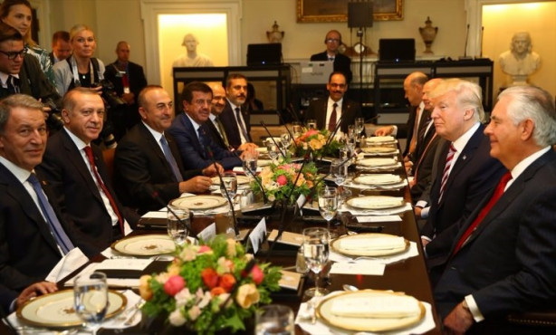 Foto - İşte Trump'ın liderlerle tokalaşma anları