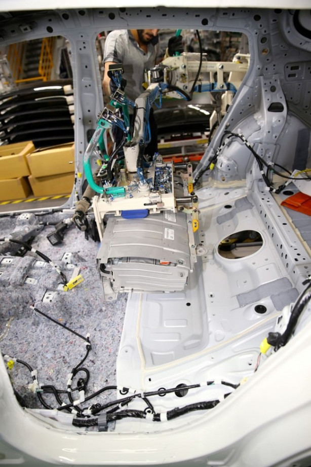 Foto - İşte Türkiye'de üretilen ilk hibrit otomobil