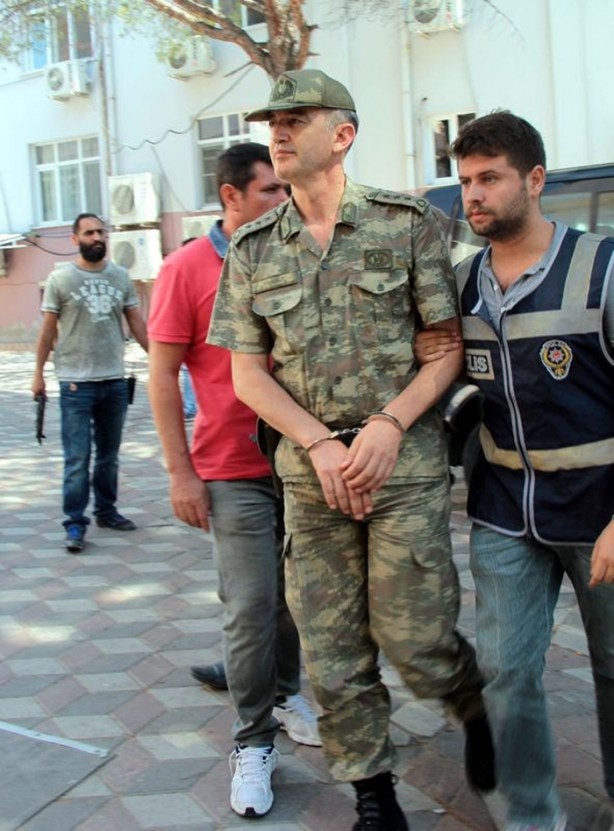 Foto - İşte tutuklanan darbe girişimcisi komutanlar
